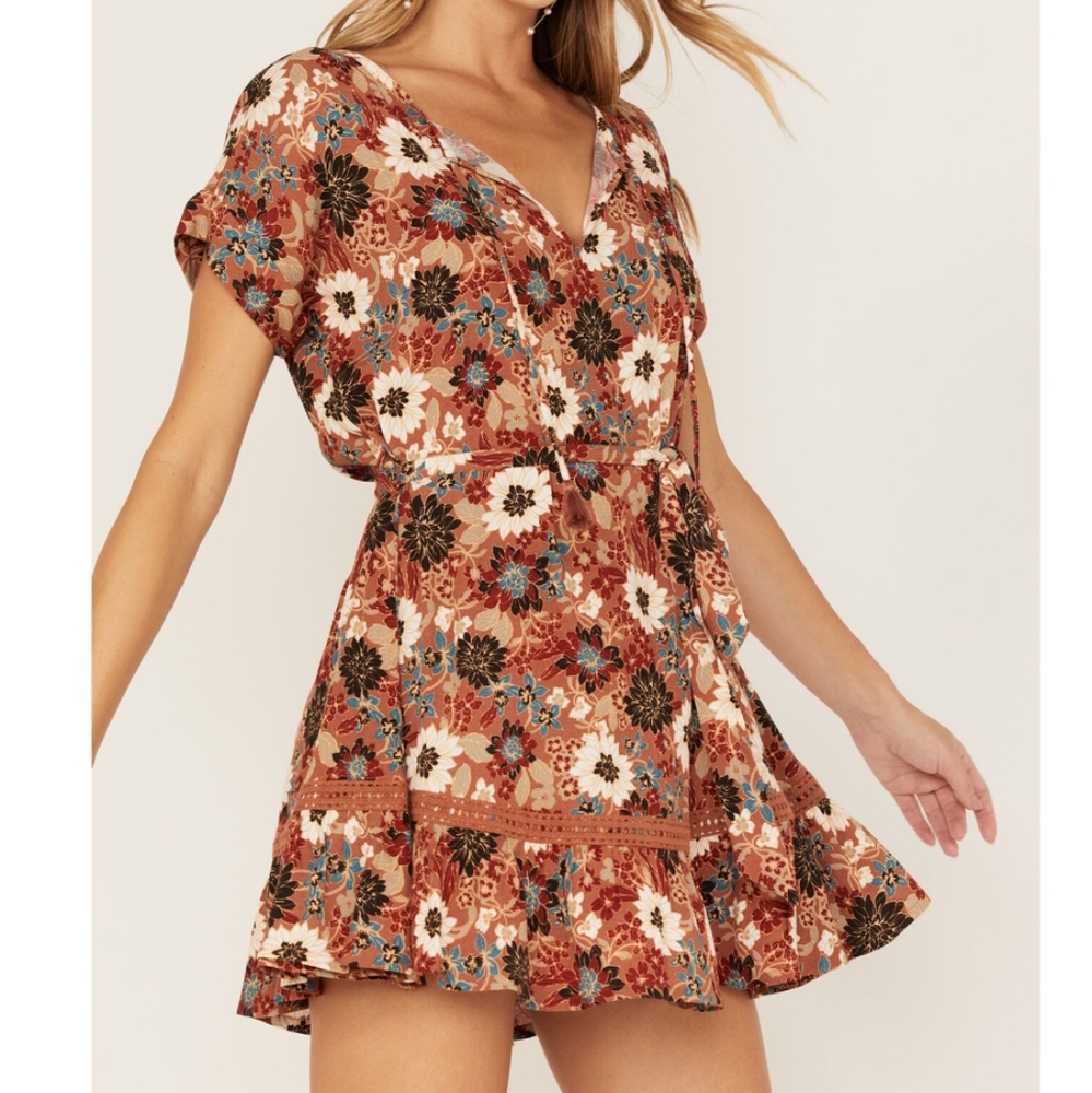 Shyanne, Brown daisy ruffled dress. Size Small